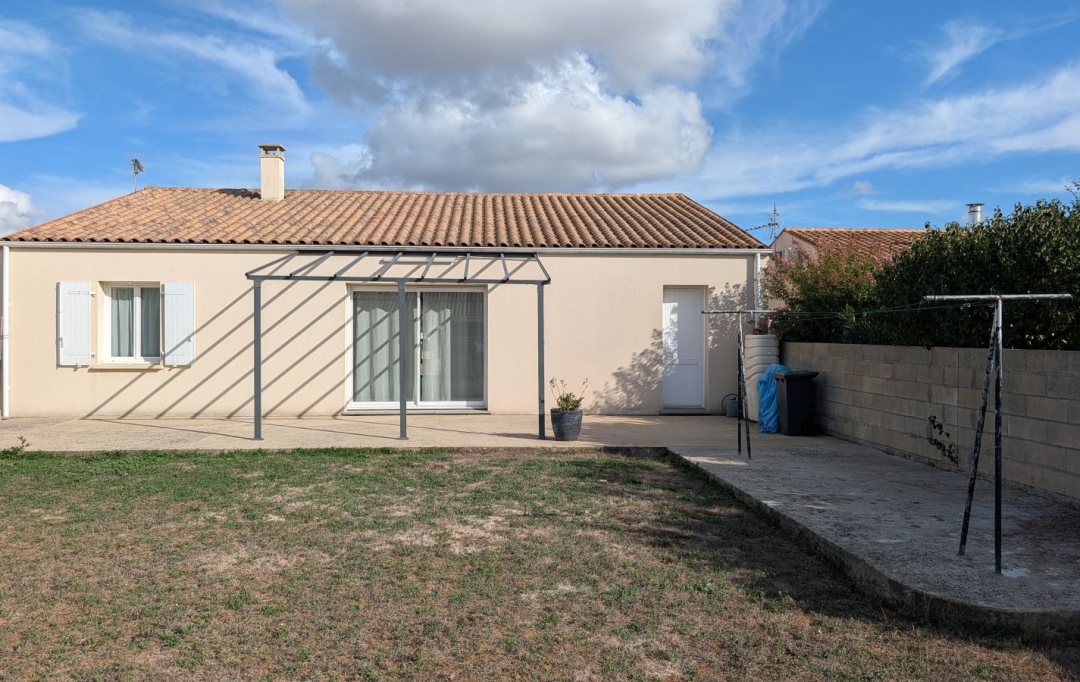 COURCON IMMOBILIER : Maison / Villa | COURCON (17170) | 88 m2 | 1 100 &euro; 